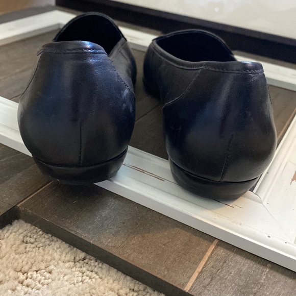 DONATED Antonio Melani size 6 1/2 black flats - Picture 4 of 5